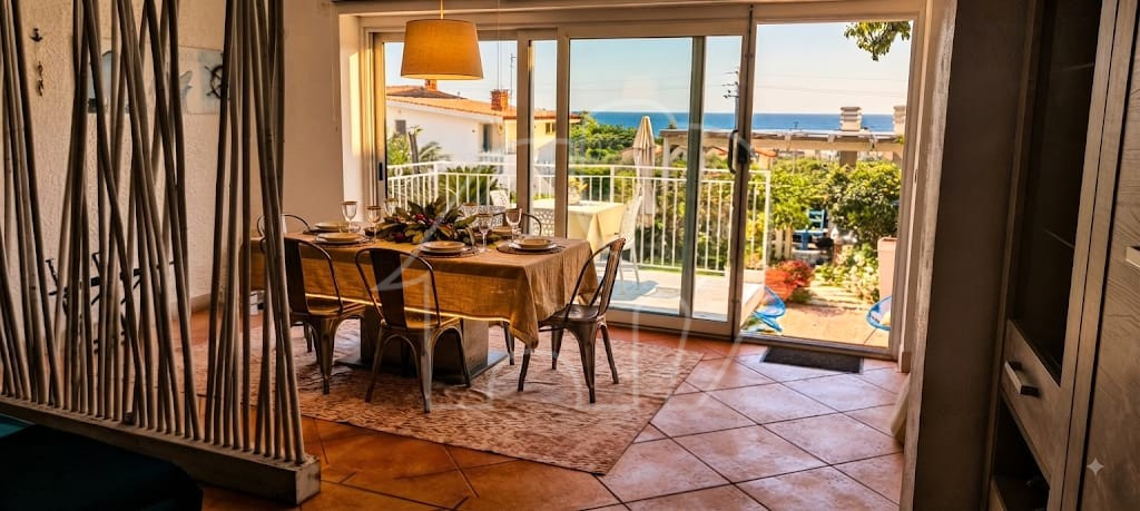 003__n1 Appartamento su due livelli con vista lago e dependance