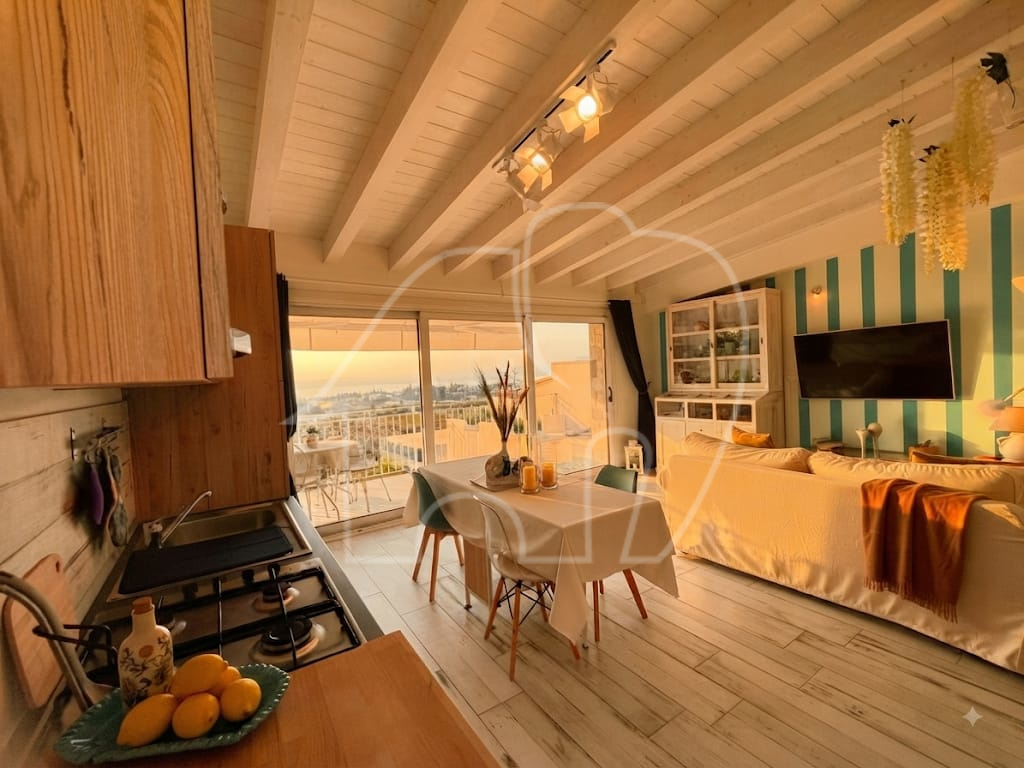 003__n3 Elegante bilocale con vista lago e piscina