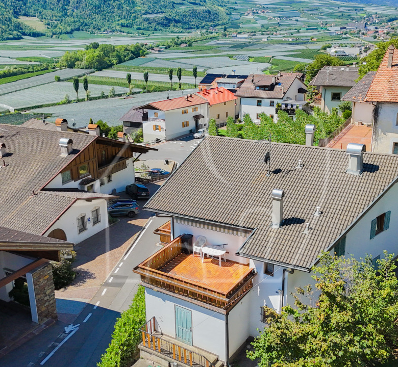 Sogno di sole a Ciardes: Immobile da ristrutturare con vista panoramica