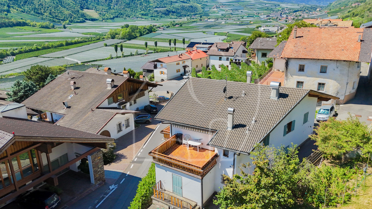 Sogno di sole a Ciardes: Immobile da ristrutturare con vista panoramica