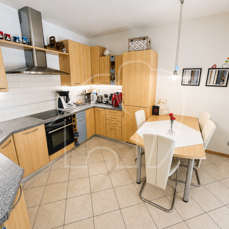 Caldaro – Ampio trilocale con terrazza e garage
