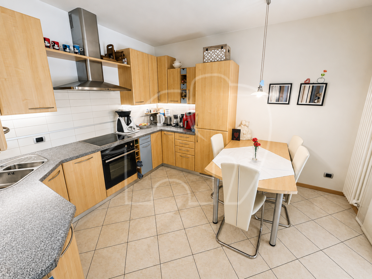 Caldaro – Ampio trilocale con terrazza e garage