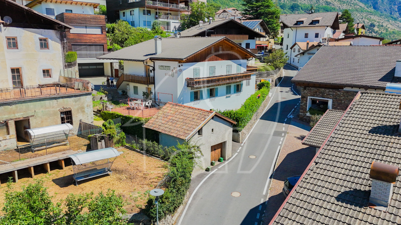 Sogno di sole a Ciardes: Immobile da ristrutturare con vista panoramica