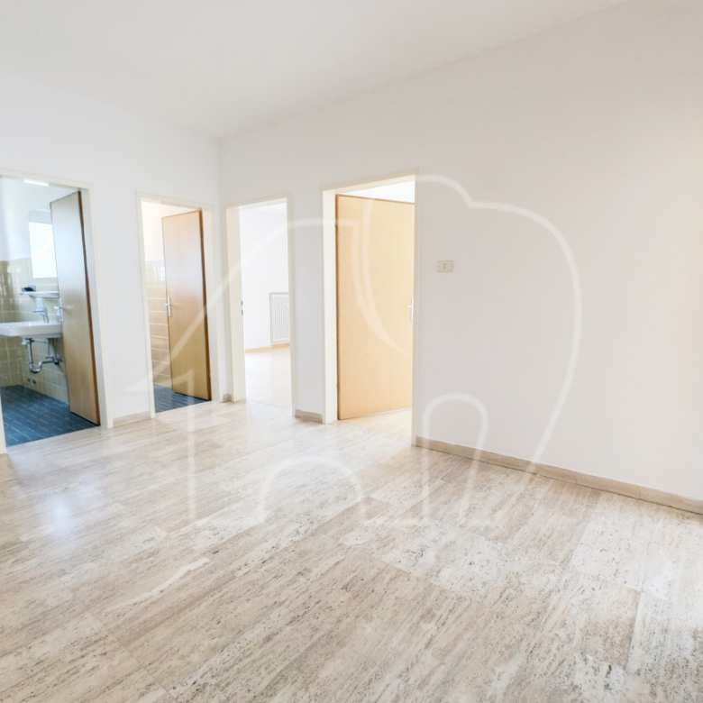 Casa soleggiata a Lana: 78 m² con due balconi e vista aperta sulla Val d’Adige