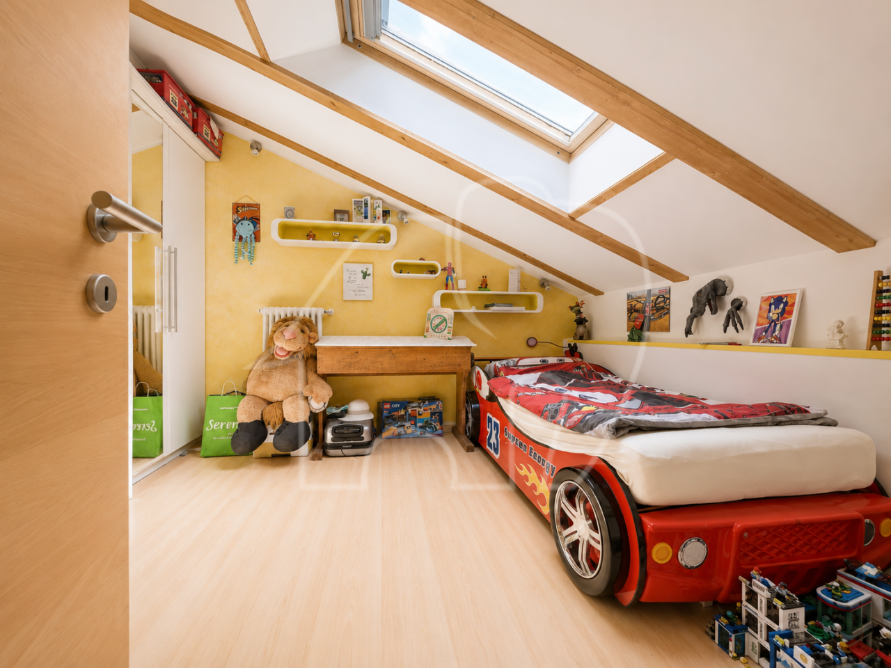 Caldaro – Ampio trilocale con terrazza e garage