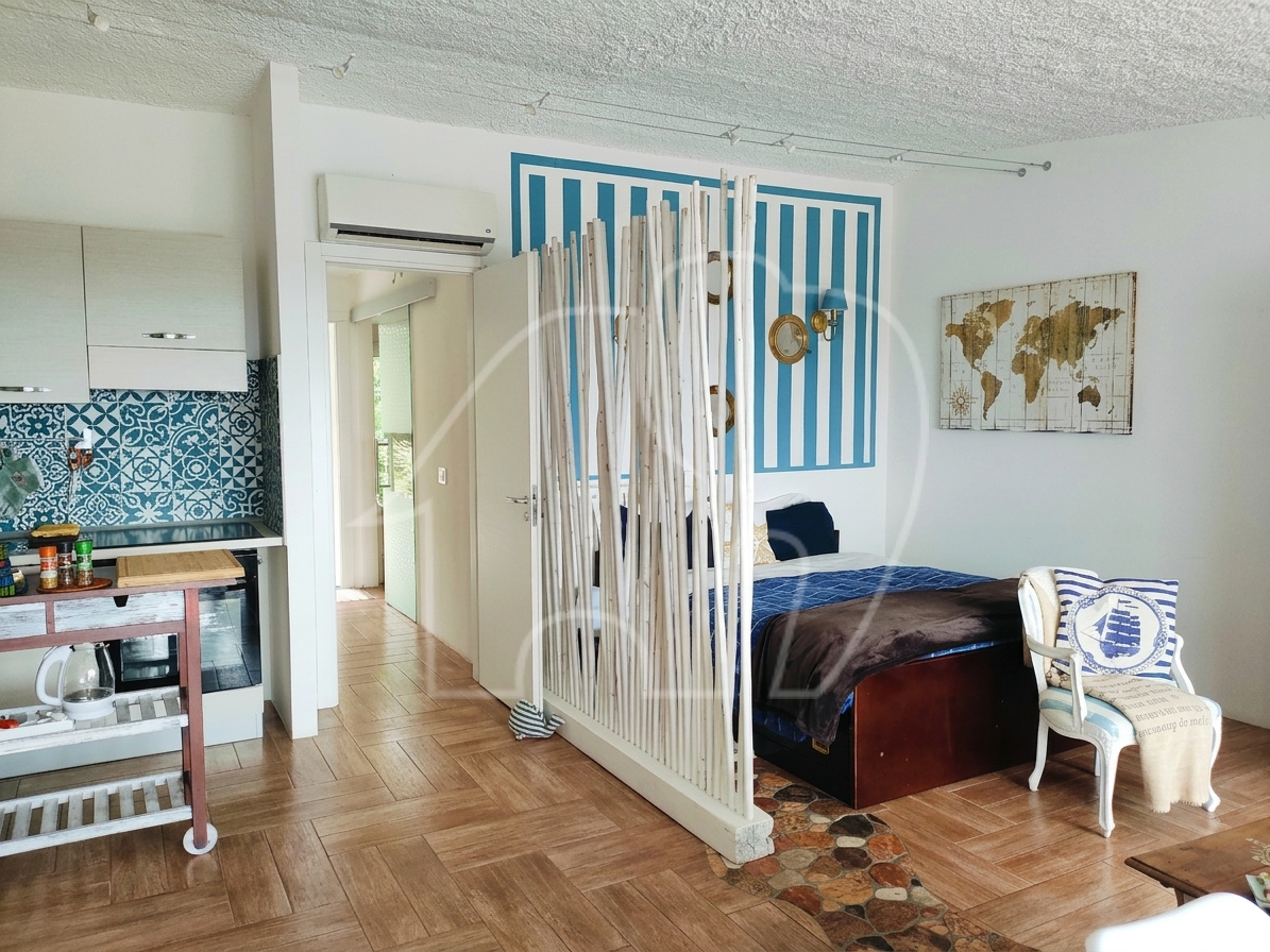 006__n6 Appartamento bilocale con vista lago e piscina