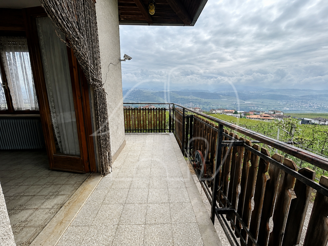 006__n8 Alleinstehendes Haus mit Grundstück