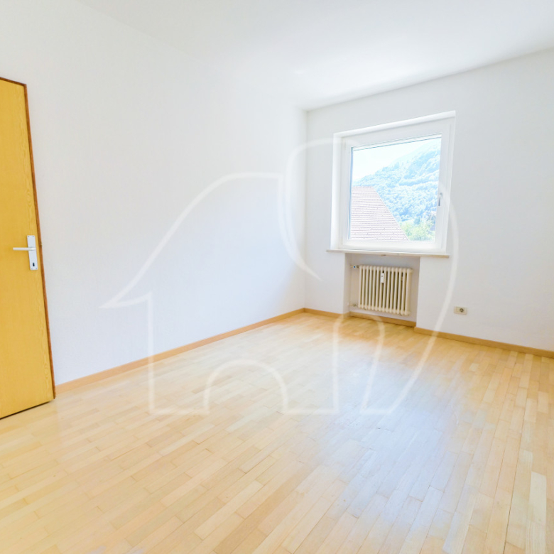 Casa soleggiata a Lana: 78 m² con due balconi e vista aperta sulla Val d’Adige