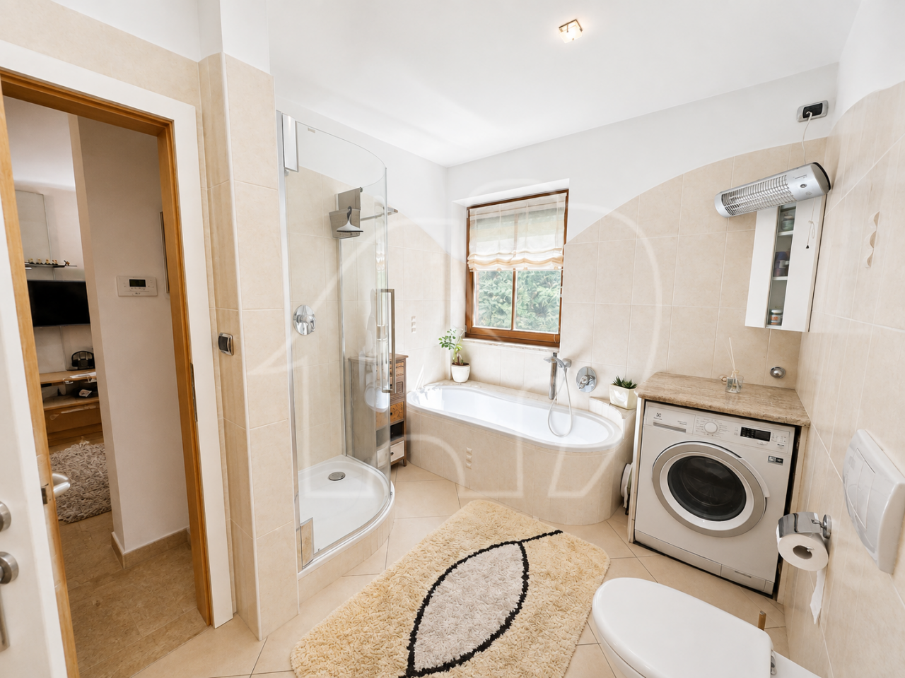 Caldaro – Ampio trilocale con terrazza e garage