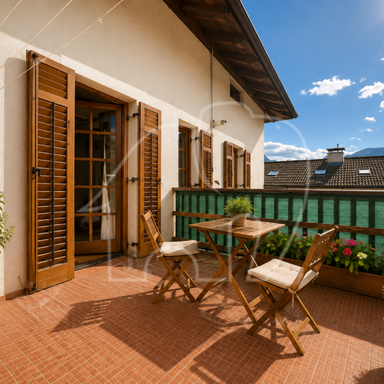 Trilocale con terrazza e balcone