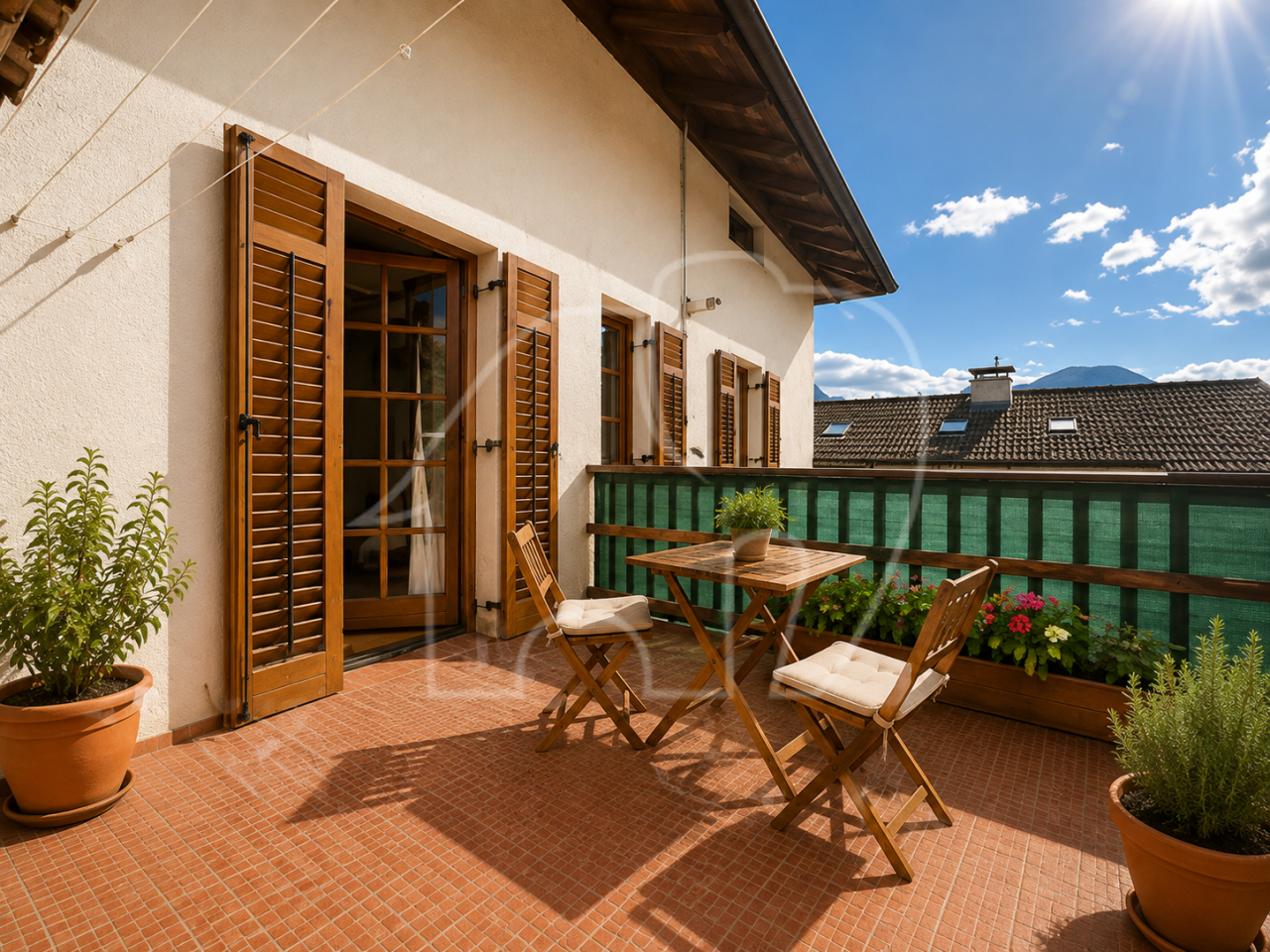 Trilocale con terrazza e balcone