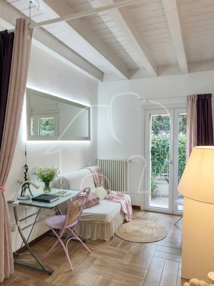 008__n1 Ampio appartamento bilocale con vista lago e piscina
