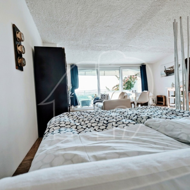 Appartamento bilocale con vista lago e piscina