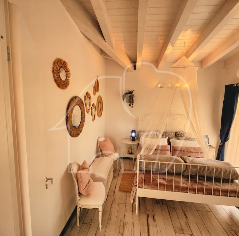 Elegante bilocale con vista lago e piscina