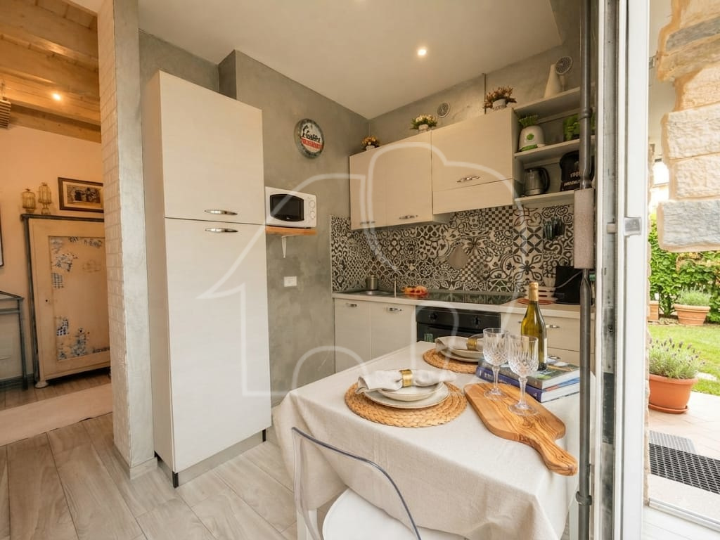 008__n7 Appartamento su due livelli con vista lago e dependance