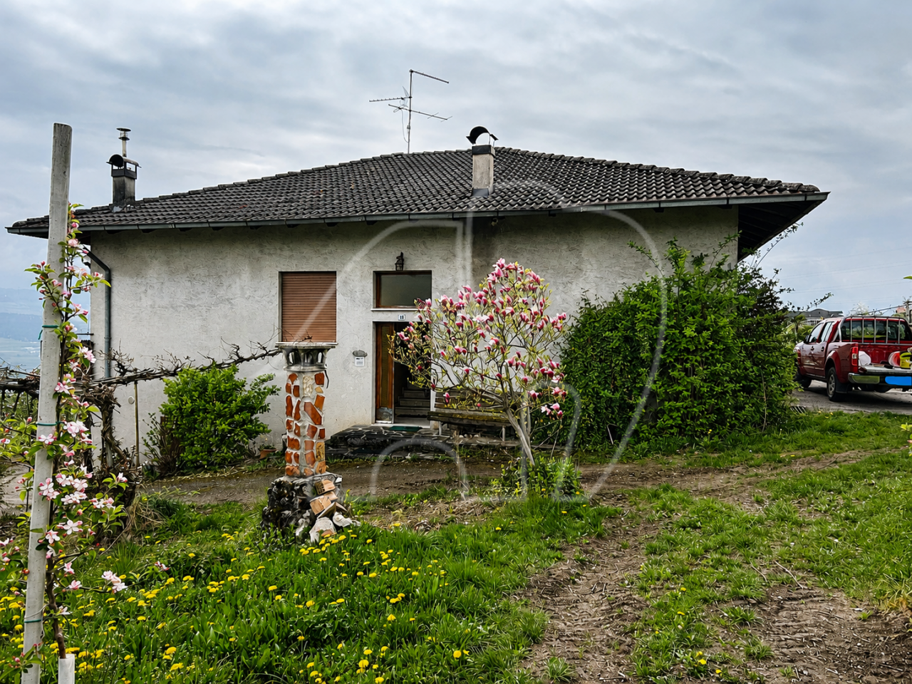 008__n9 Alleinstehendes Haus mit Grundstück