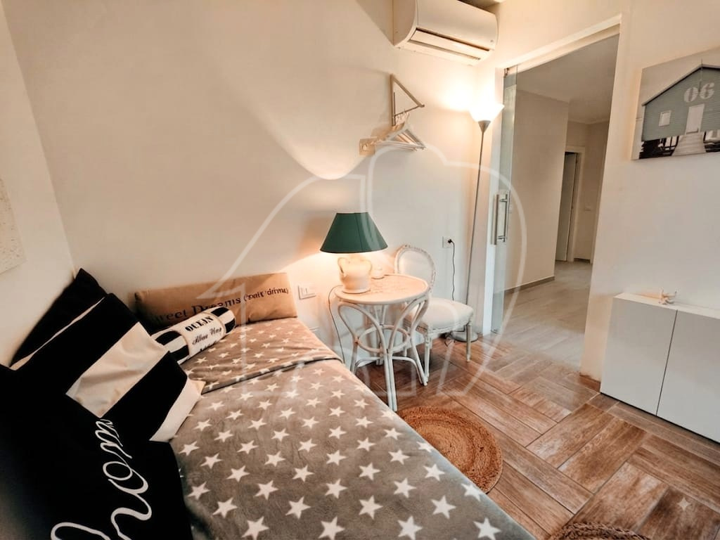 009__n4 Appartamento bilocale con vista lago e piscina