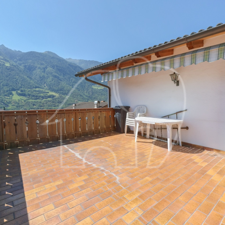 Sogno di sole a Ciardes: Immobile da ristrutturare con vista panoramica