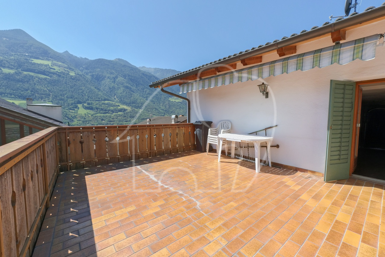 Sogno di sole a Ciardes: Immobile da ristrutturare con vista panoramica