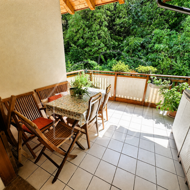Caldaro – Ampio trilocale con terrazza e garage