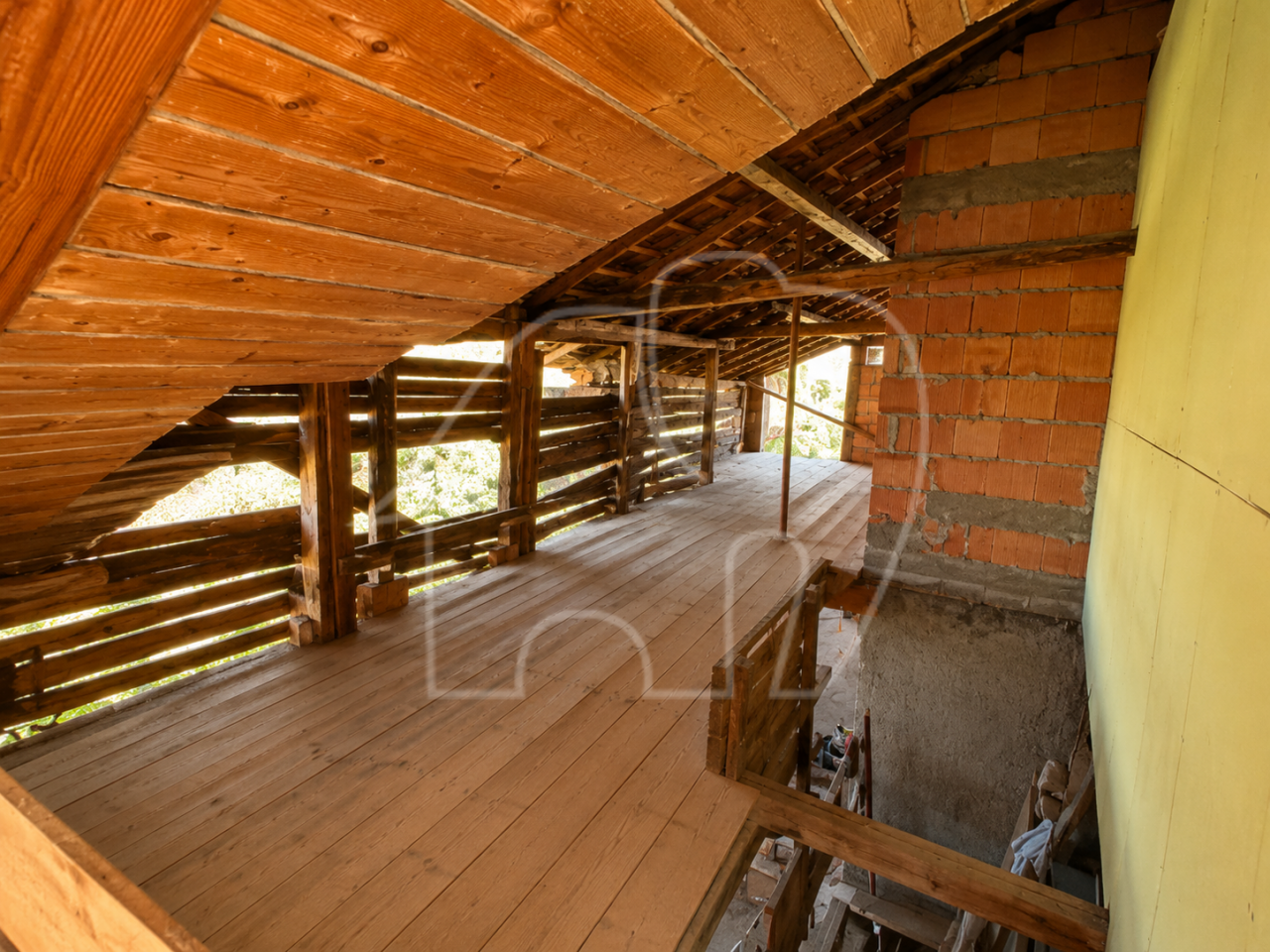 Trilocale con terrazza e balcone