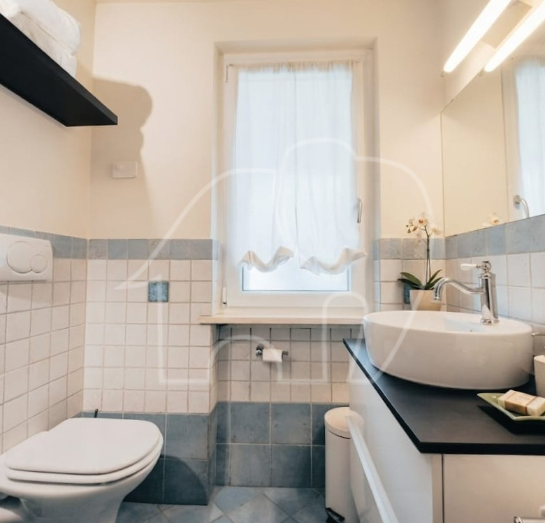 Appartamento bilocale con vista lago e piscina