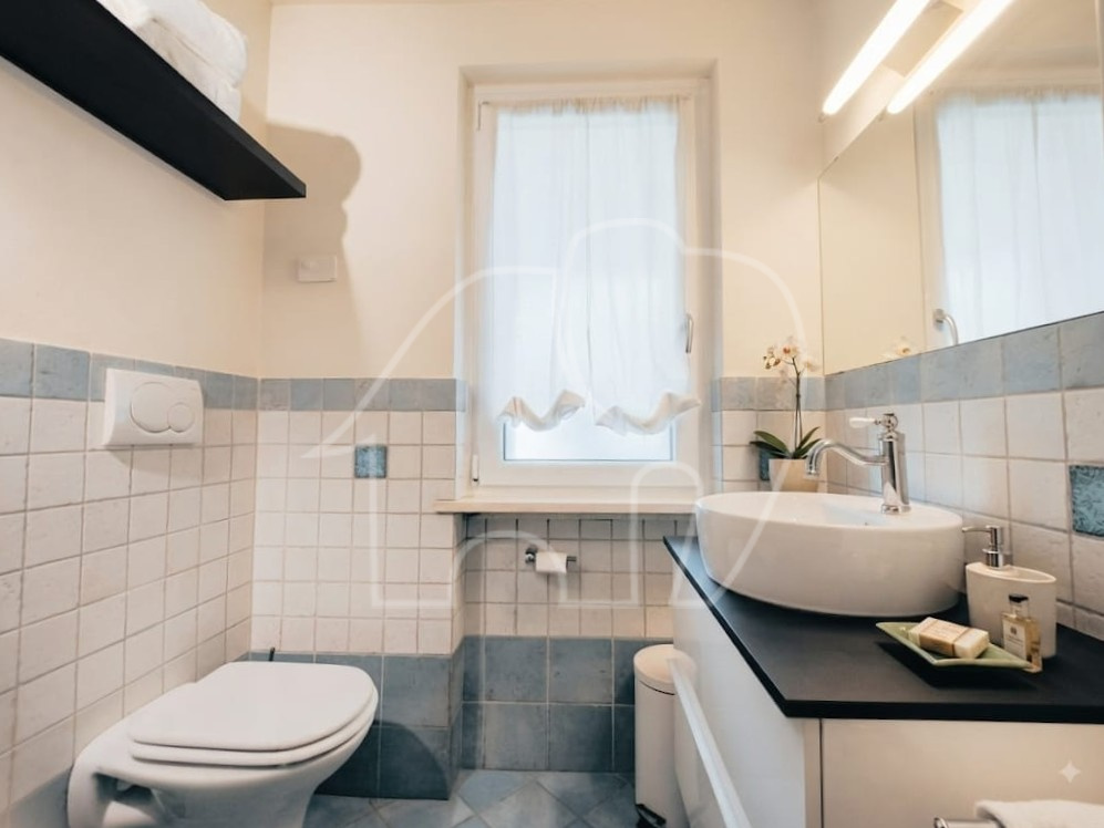 010__n5 Appartamento bilocale con vista lago e piscina