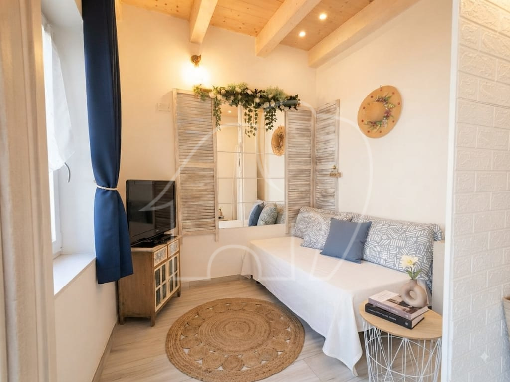 010__n8 Appartamento su due livelli con vista lago e dependance