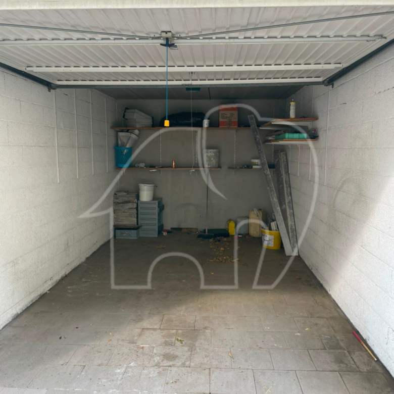 Fascino storico in centro a Merano:Ampio quadrilocale con garage e posto