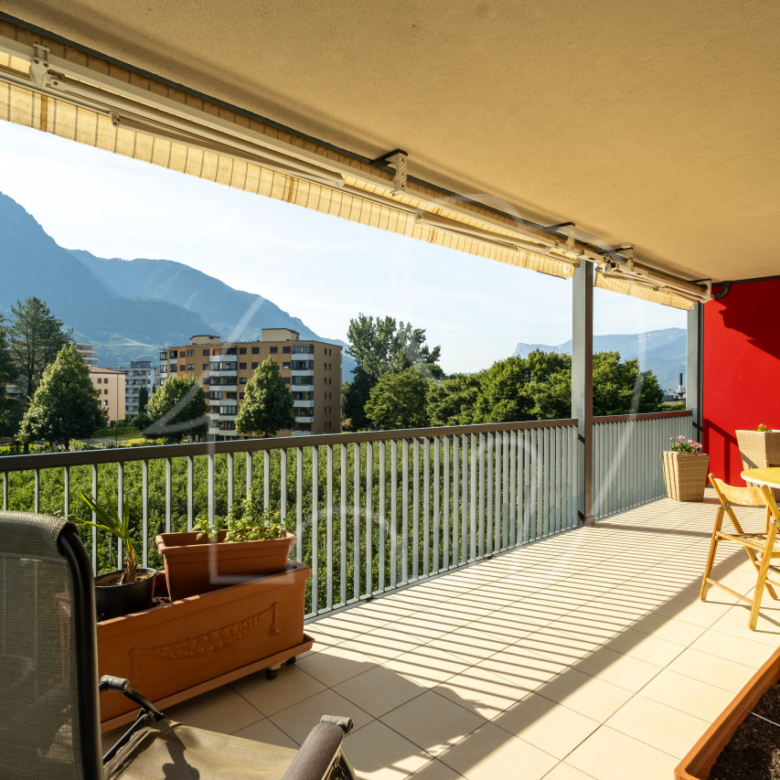 Merano – Trilocale all’ultimo piano con ampi spazi esterni