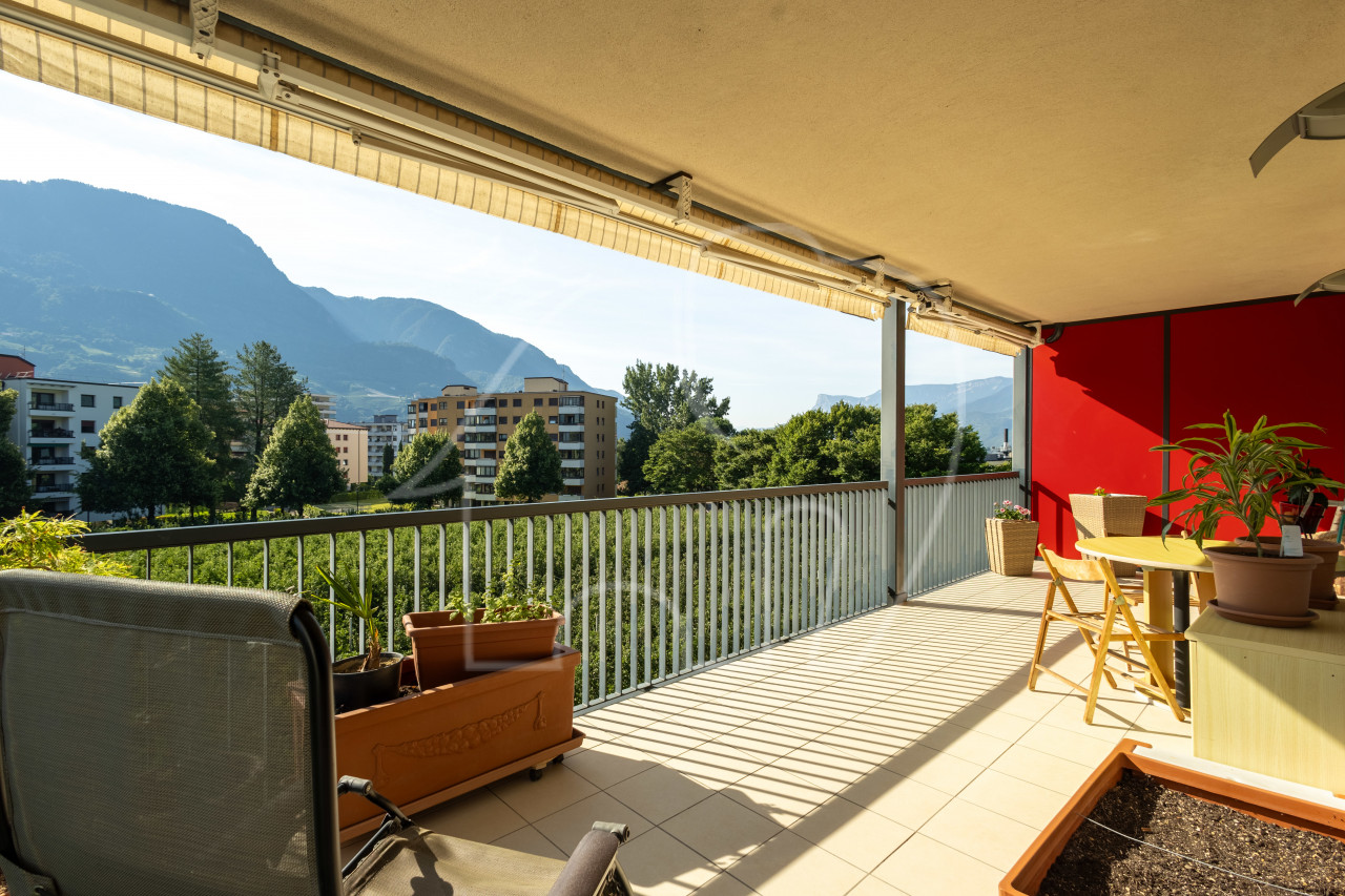 010__r15 Merano – Trilocale all’ultimo piano con ampi spazi esterni