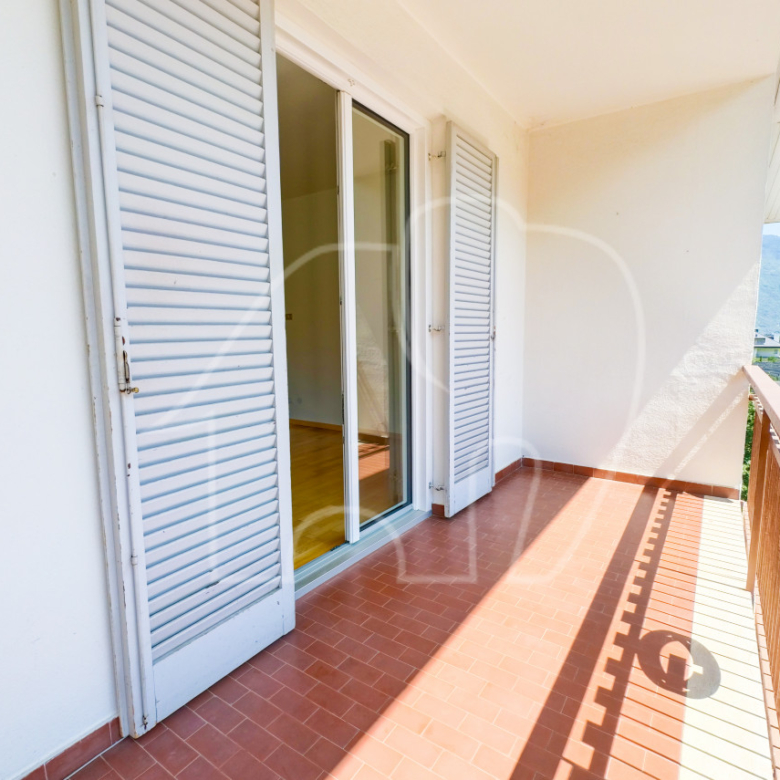 Casa soleggiata a Lana: 78 m² con due balconi e vista aperta sulla Val d’Adige