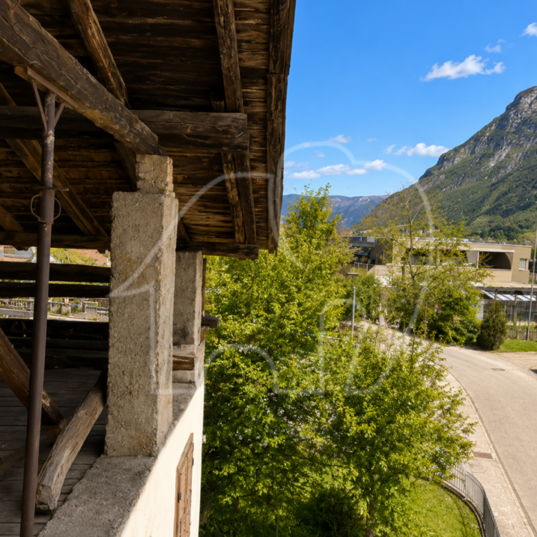 Trilocale con terrazza e balcone