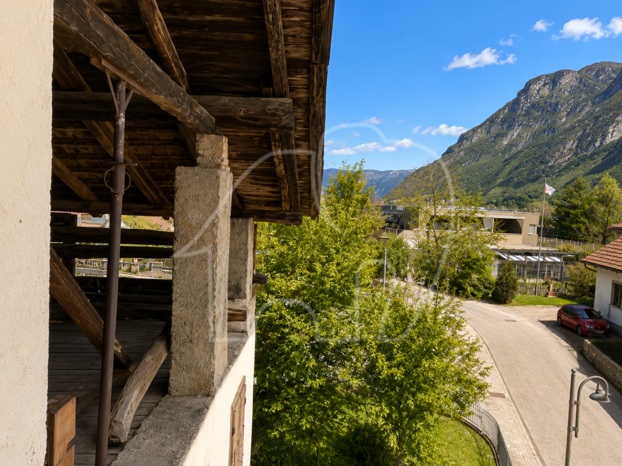 Trilocale con terrazza e balcone