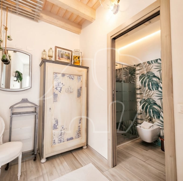 Appartamento su due livelli con vista lago e dependance