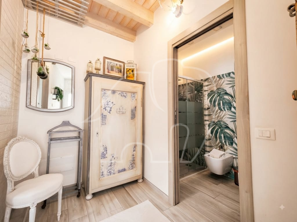 011__n11 Appartamento su due livelli con vista lago e dependance
