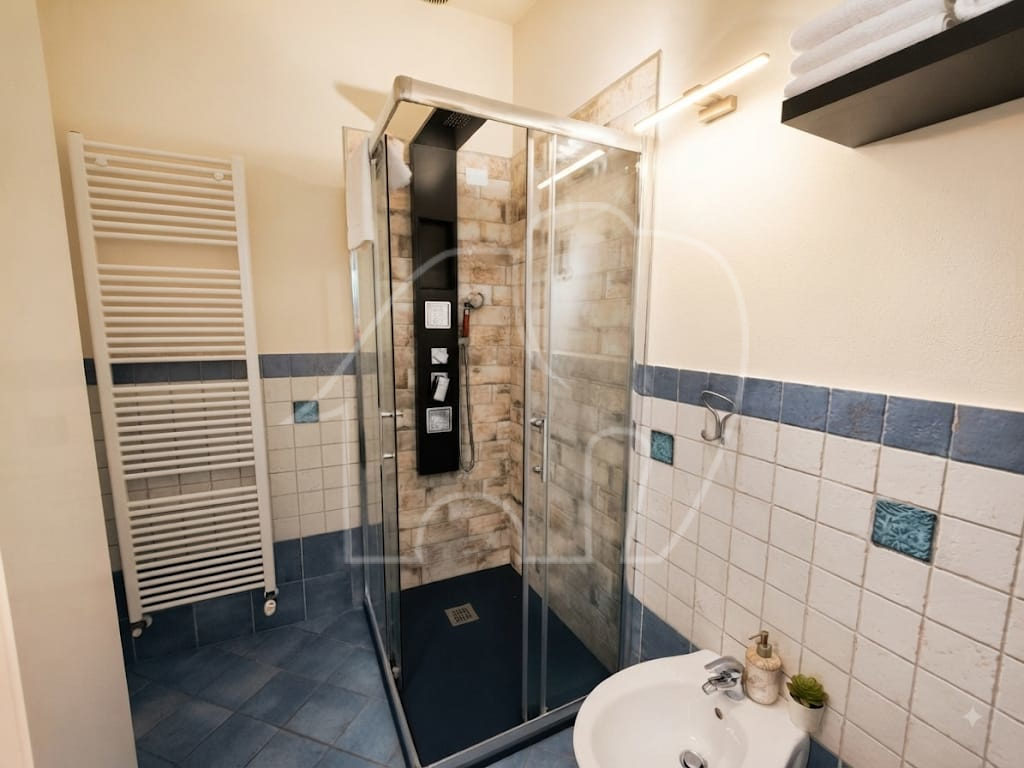 011__n6 Appartamento bilocale con vista lago e piscina