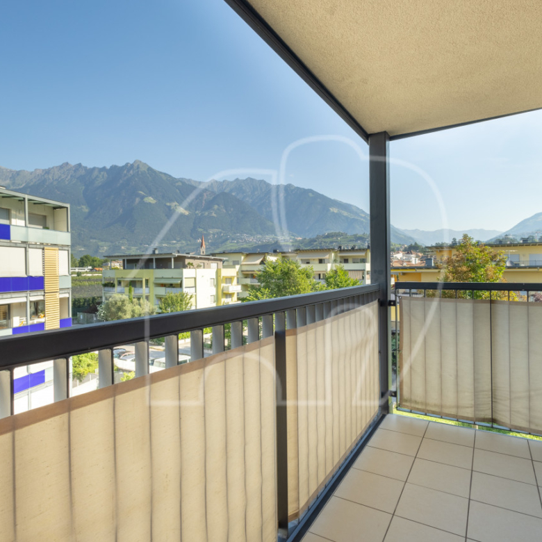 Merano – Trilocale all’ultimo piano con ampi spazi esterni