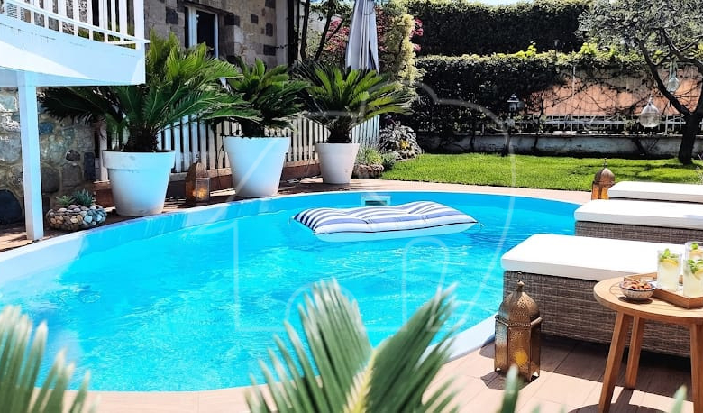 Elegante bilocale con vista lago e piscina