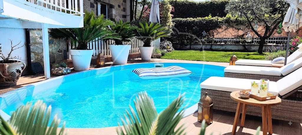 013__n1 Elegante bilocale con vista lago e piscina