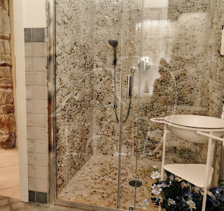 Ampio appartamento bilocale con vista lago e piscina