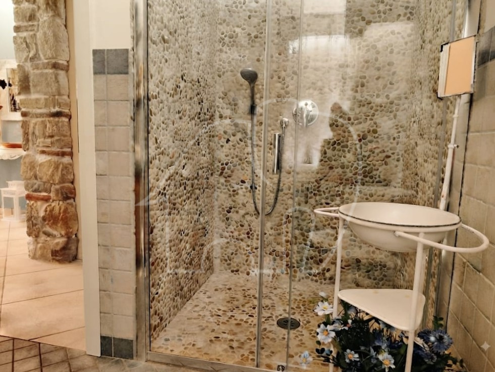 013__n13 Ampio appartamento bilocale con vista lago e piscina