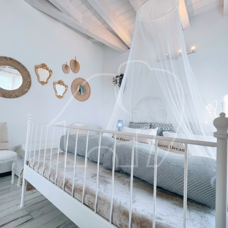 Elegante bilocale con vista lago e piscina