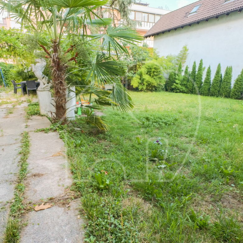 Großzügige Etagenwohnung mit Eigengarten in Meran Untermais