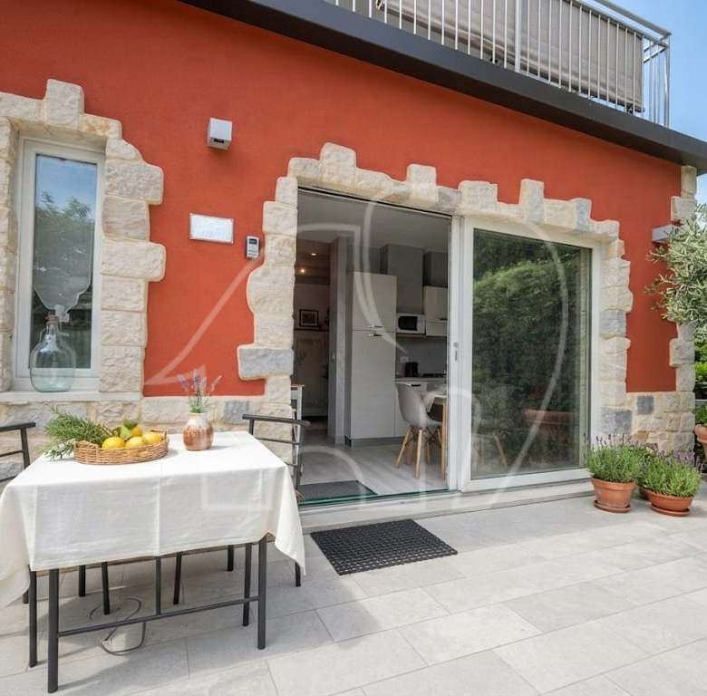 Appartamento su due livelli con vista lago e dependance