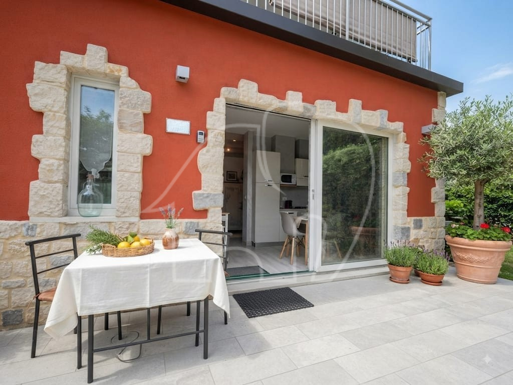 016__n6 Appartamento su due livelli con vista lago e dependance