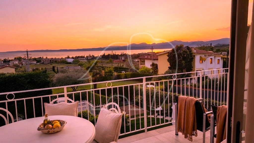 016__n8 Elegante bilocale con vista lago e piscina