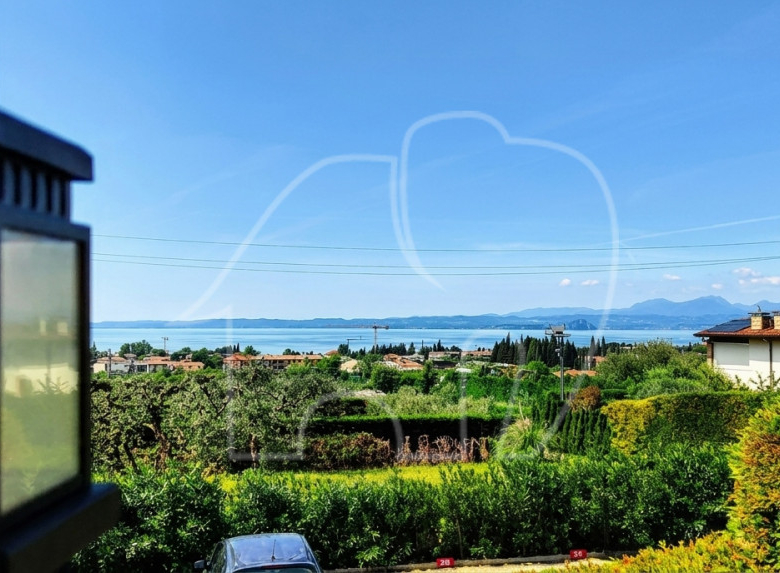 Appartamento su due livelli con vista lago e dependance