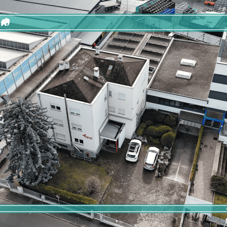 Lagerhalle mit Büros und 2 Wohnungen