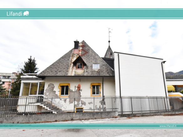 Pergine, St. Cristoforo: Sanierungsbedürftige Villa